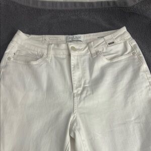 White Judy Blue Boyfriend Jeans NWT 29